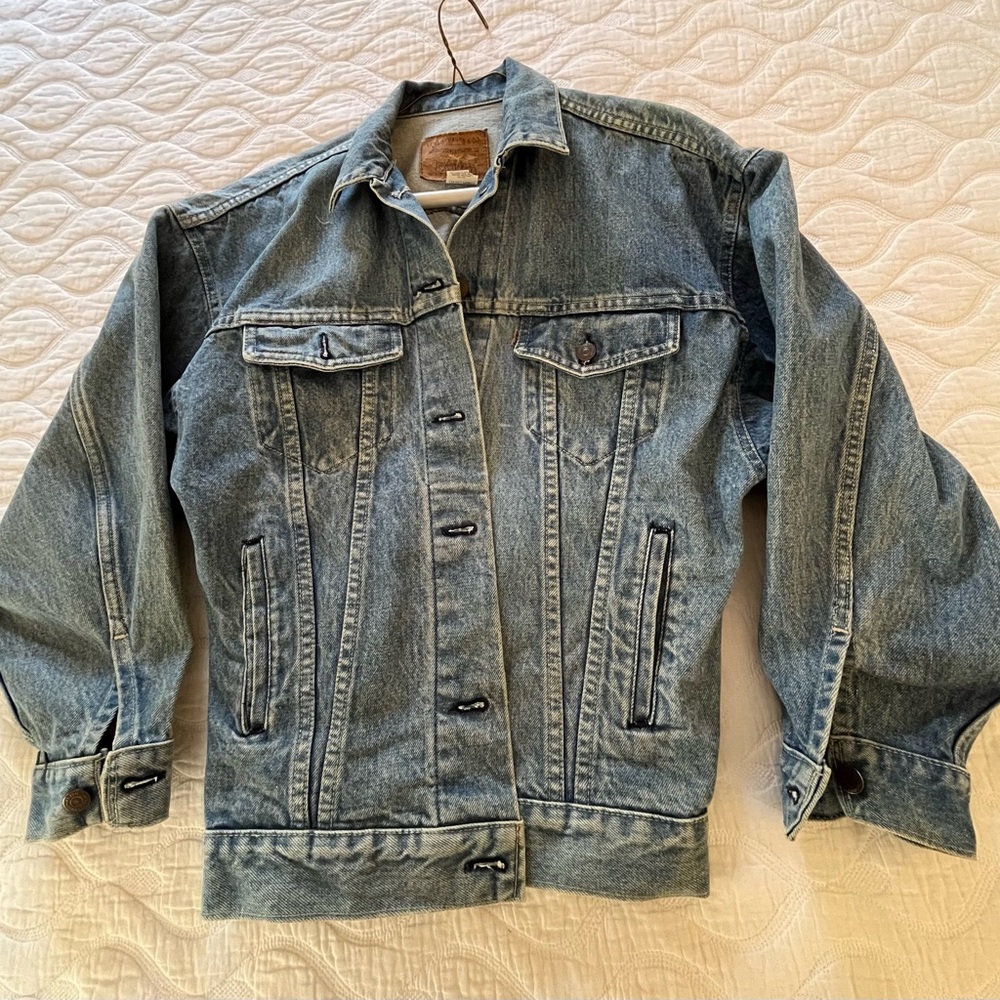 Vintage Levi Strauss worn 5 pocket denim jean jacket